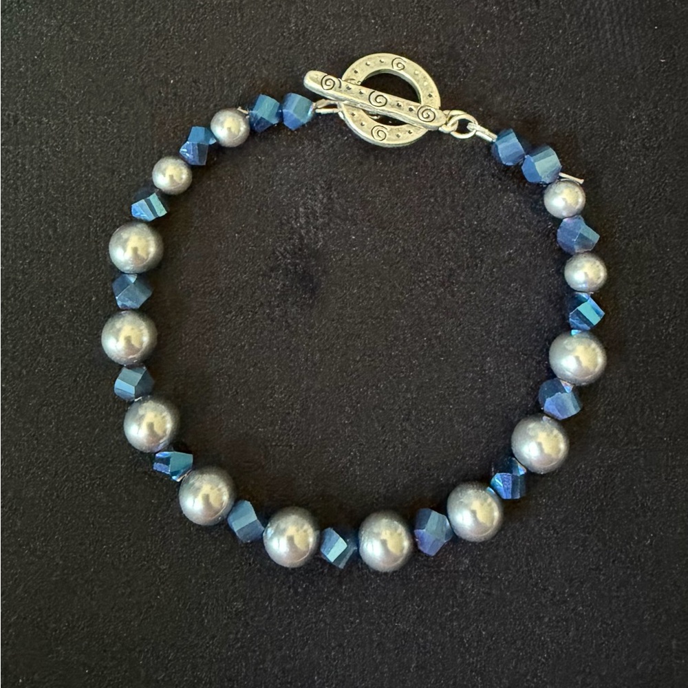 Elegant Blue and Silver Beaded Bracelet